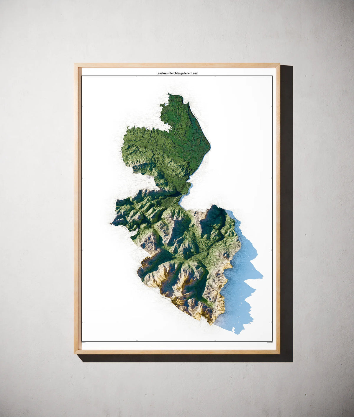 Landkreis Berchtesgadener Land Poster als schattierte Reliefkarte, Farbvariante Salbei, gerahmt an einer Wand #c1