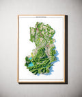 Landkreis Bad Tölz-Wolfratshausen Poster als schattierte Reliefkarte, Farbvariante Topographisch, gerahmt an einer Wand #dtk
