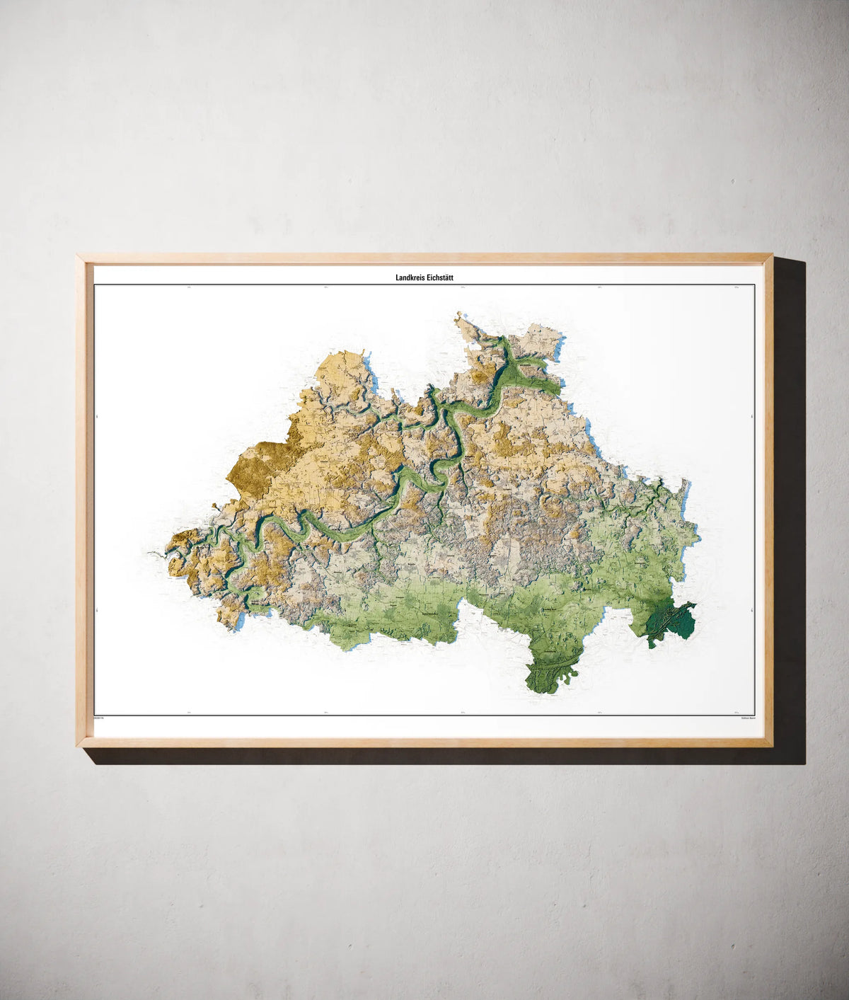 Landkreis Eichstätt Poster als schattierte Reliefkarte, Farbvariante Salbei, gerahmt an einer Wand #c1