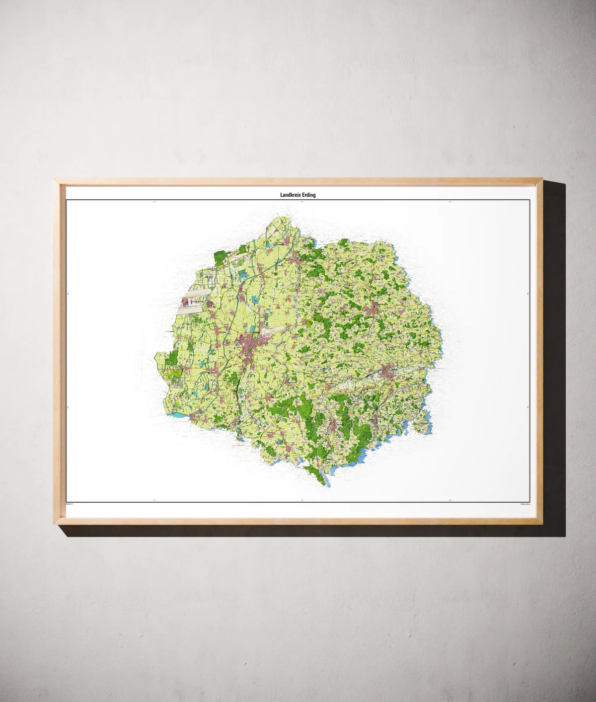 Landkreis Erding Poster als schattierte Reliefkarte, Farbvariante Topographisch, gerahmt an einer Wand #dtk