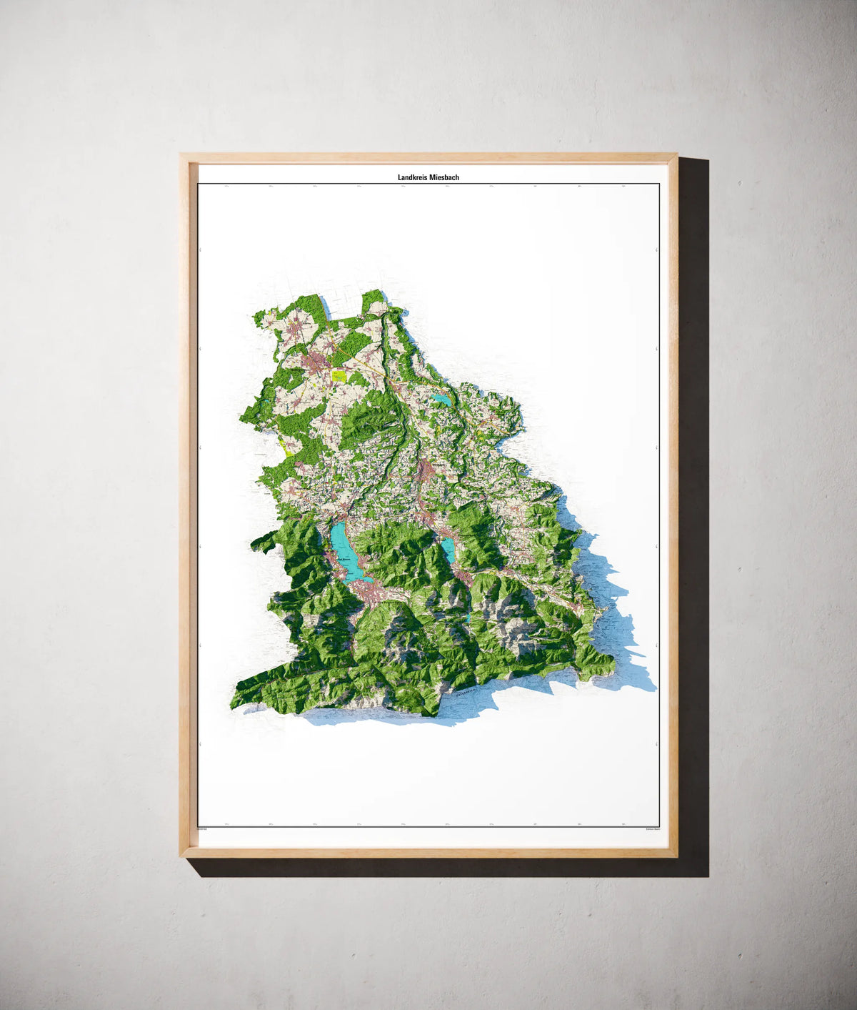 Landkreis Miesbach Poster als schattierte Reliefkarte, Farbvariante Topographisch, gerahmt an einer Wand #dtk
