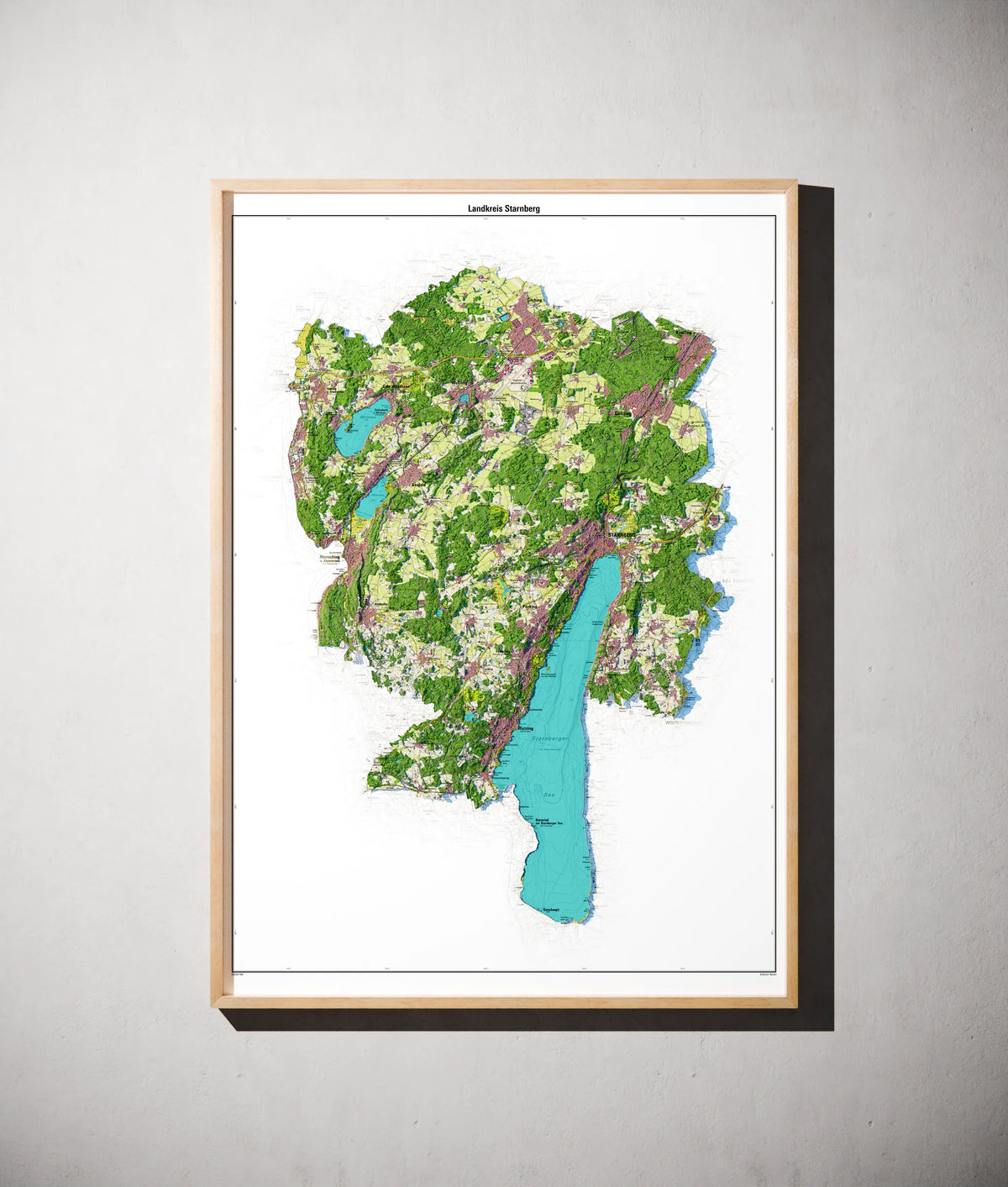 Landkreis Starnberg Poster als schattierte Reliefkarte, Farbvariante Topographisch, gerahmt an einer Wand #dtk