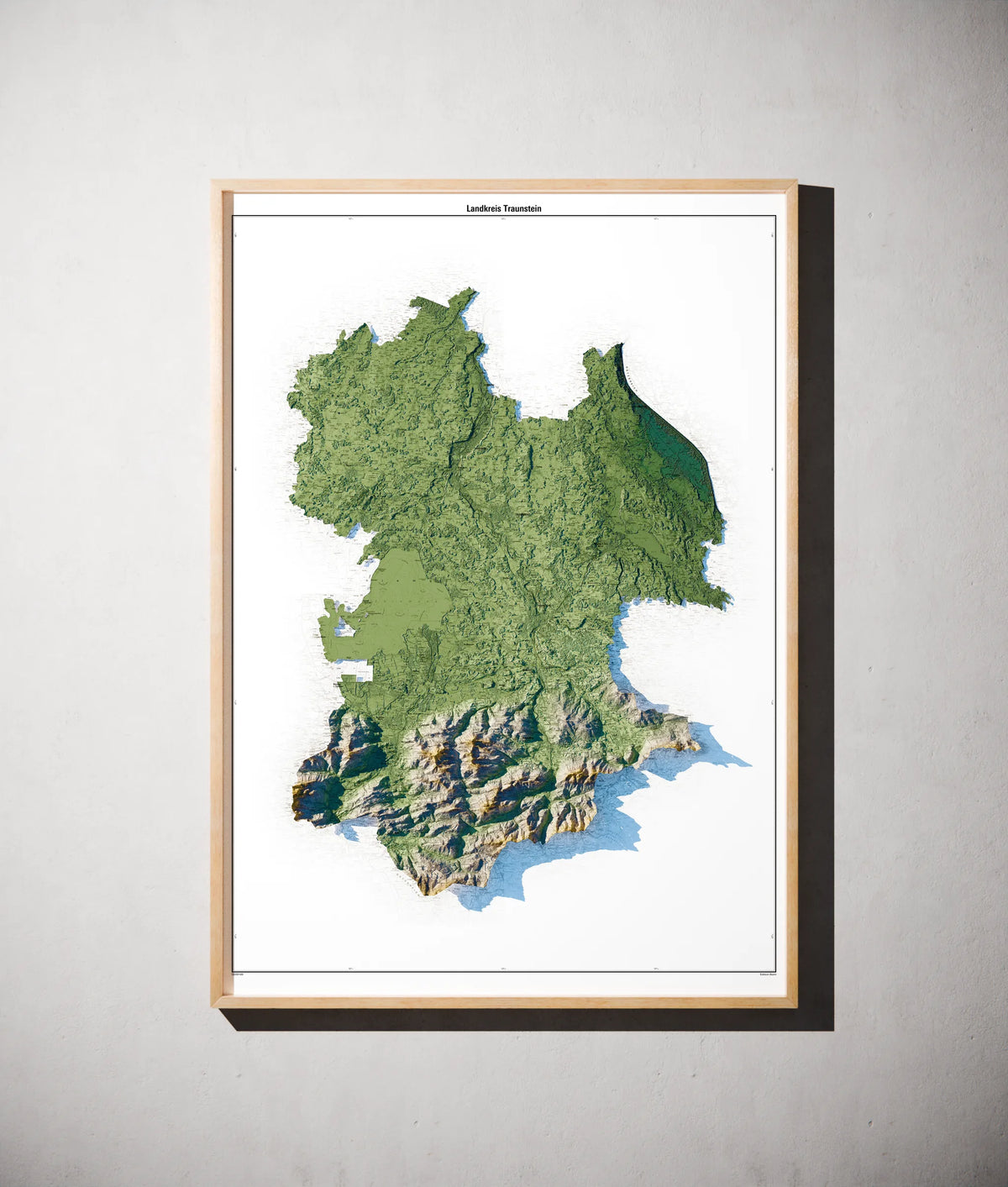 Landkreis Traunstein Poster als schattierte Reliefkarte, Farbvariante Salbei, gerahmt an einer Wand #c1