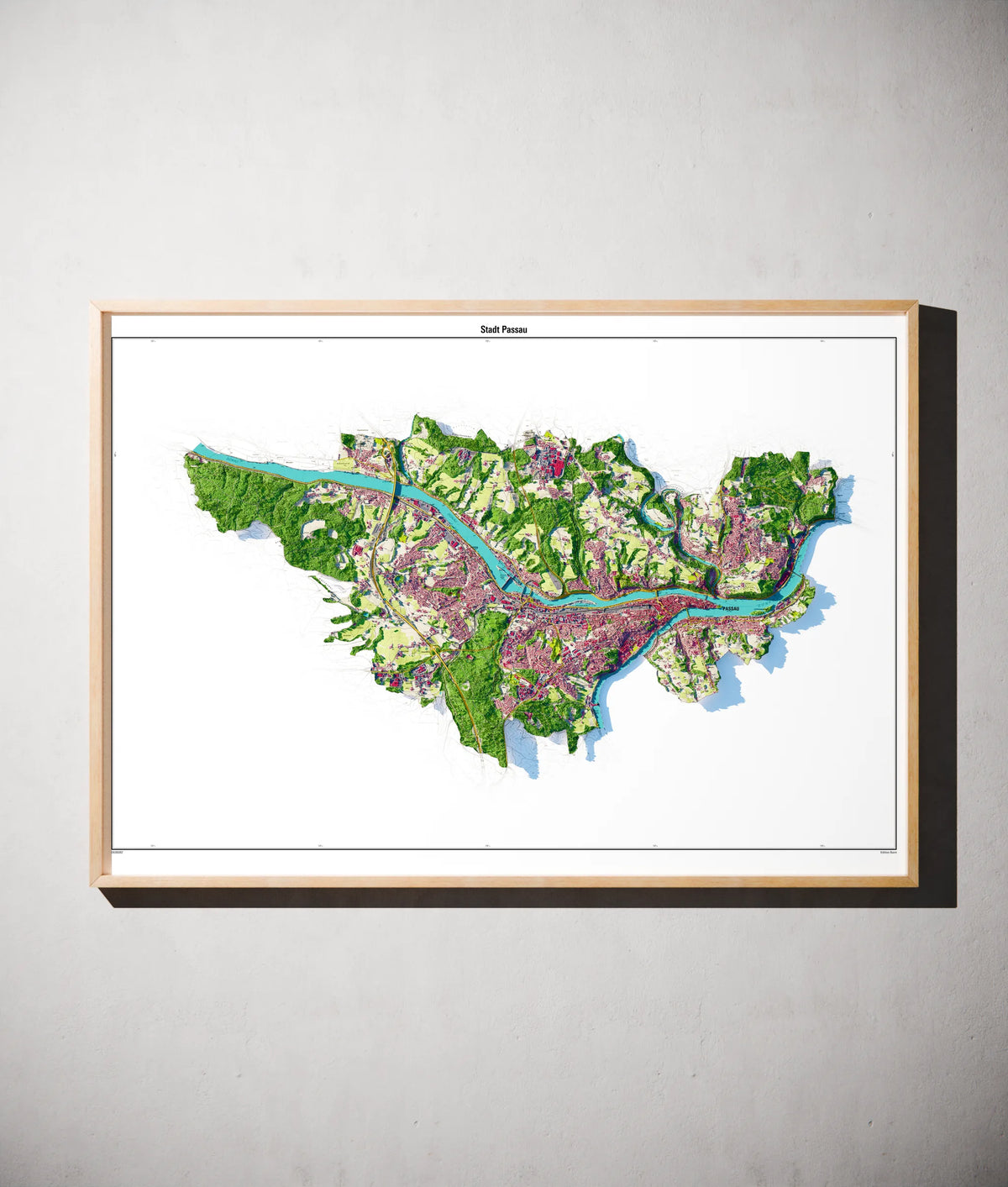 Stadt Passau Poster als schattierte Reliefkarte, Farbvariante Topographisch, gerahmt an einer Wand #dtk