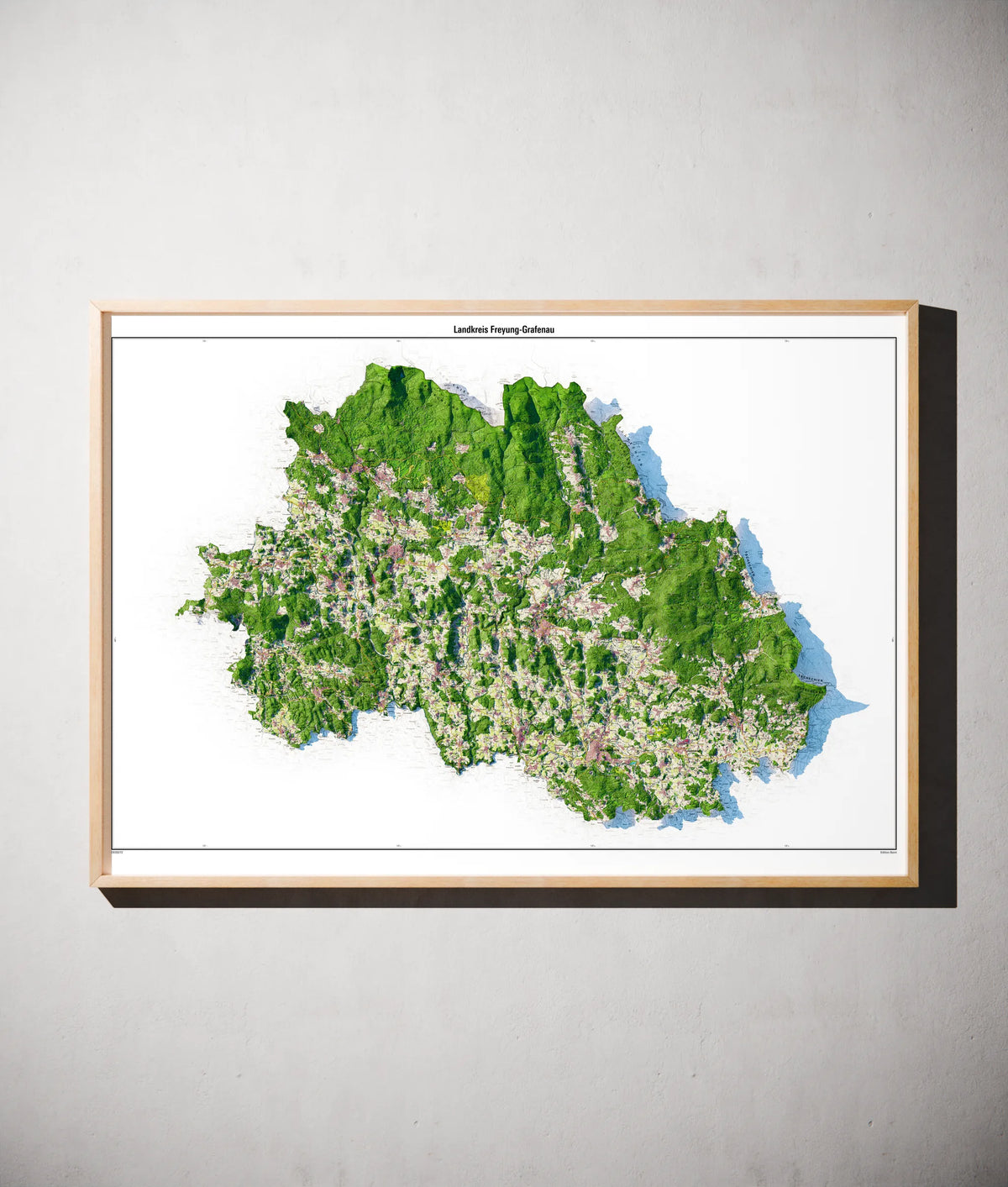 Landkreis Freyung-Grafenau Poster als schattierte Reliefkarte, Farbvariante Topographisch, gerahmt an einer Wand #dtk