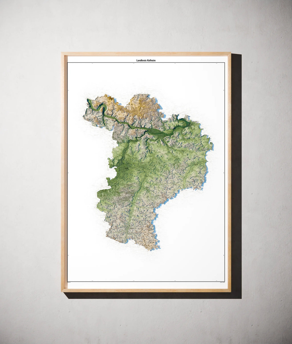 Landkreis Kelheim Poster als schattierte Reliefkarte, Farbvariante Salbei, gerahmt an einer Wand #c1