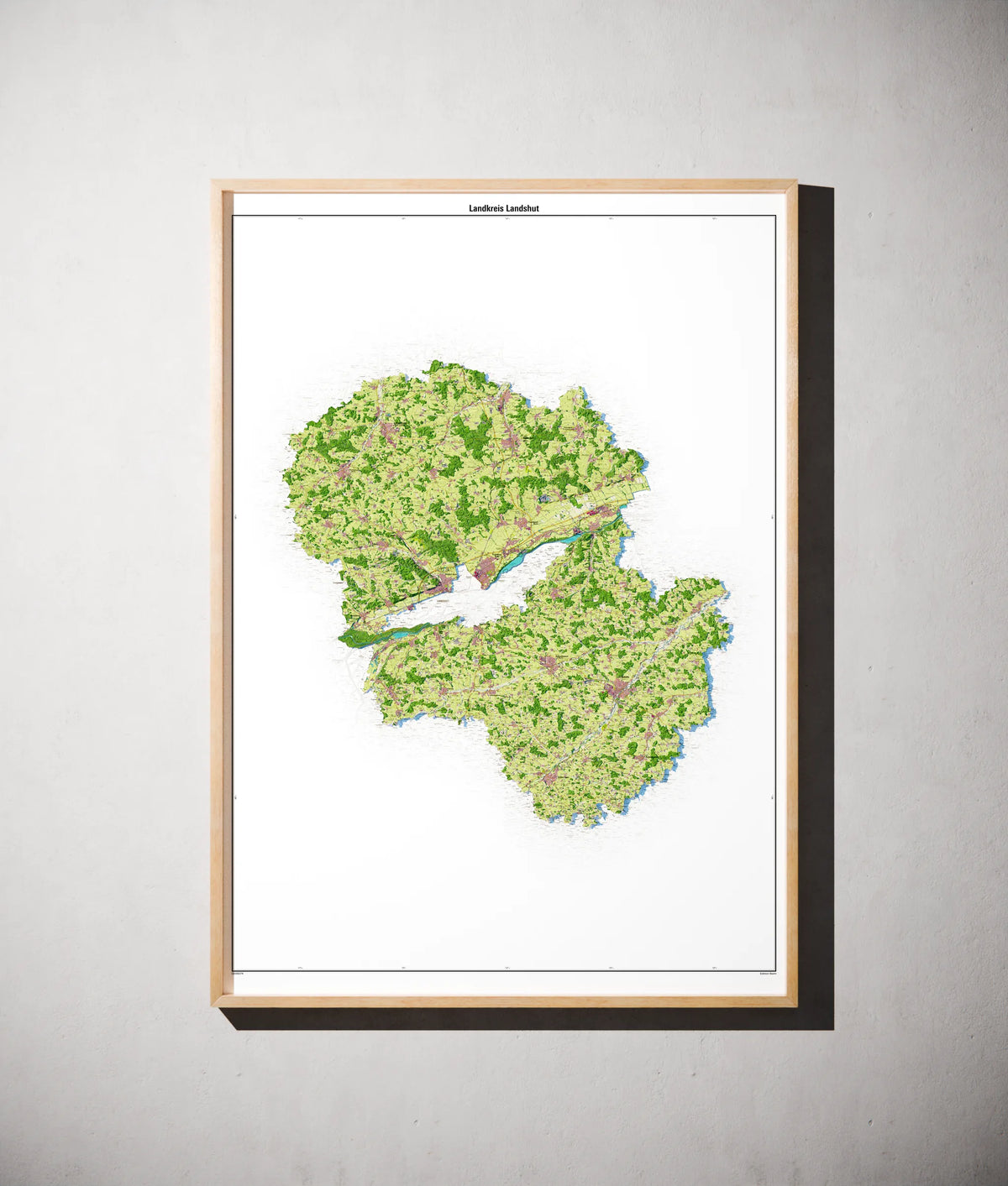 Landkreis Landshut Poster als schattierte Reliefkarte, Farbvariante Topographisch, gerahmt an einer Wand #dtk
