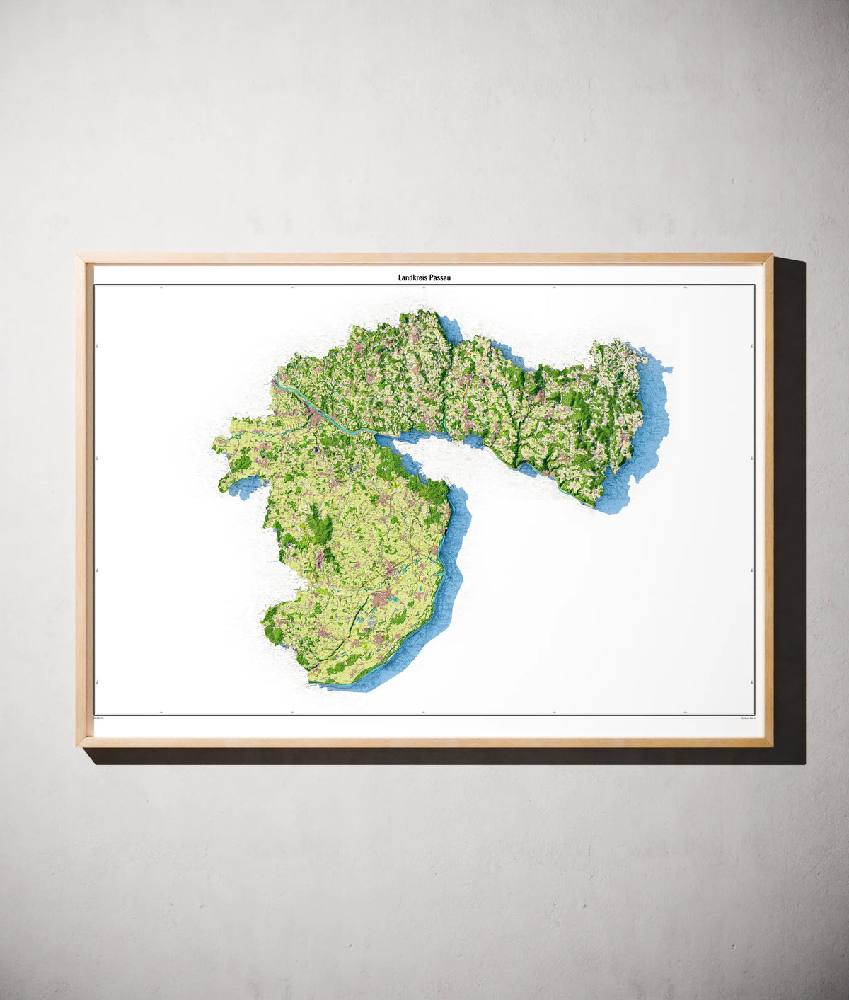 Landkreis Passau Poster als schattierte Reliefkarte, Farbvariante Topographisch, gerahmt an einer Wand #dtk