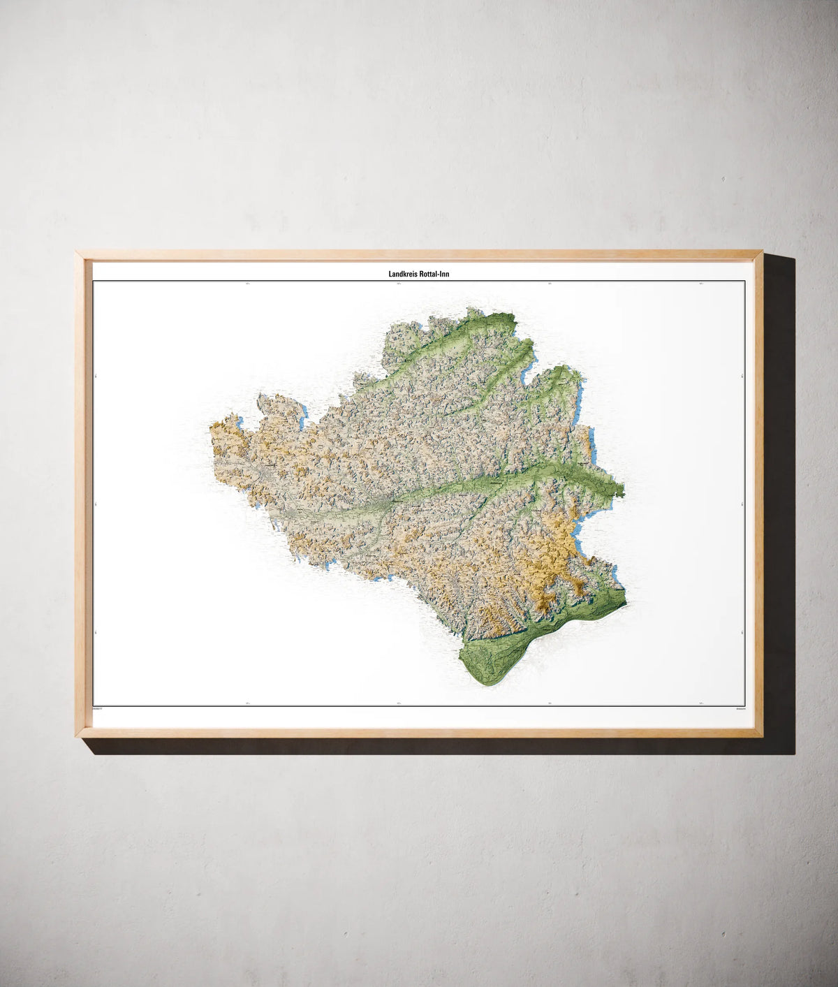 Landkreis Rottal-Inn Poster als schattierte Reliefkarte, Farbvariante Salbei, gerahmt an einer Wand #c1