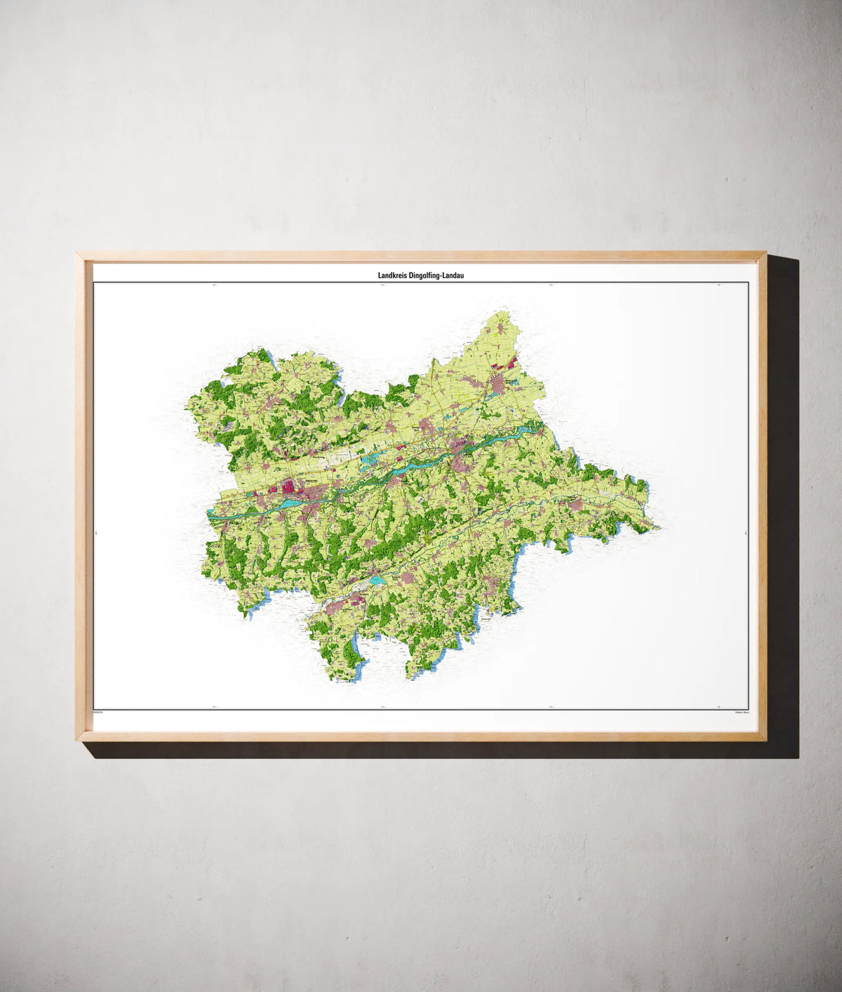 Landkreis Dingolfing-Landau Poster als schattierte Reliefkarte, Farbvariante Topographisch, gerahmt an einer Wand #dtk