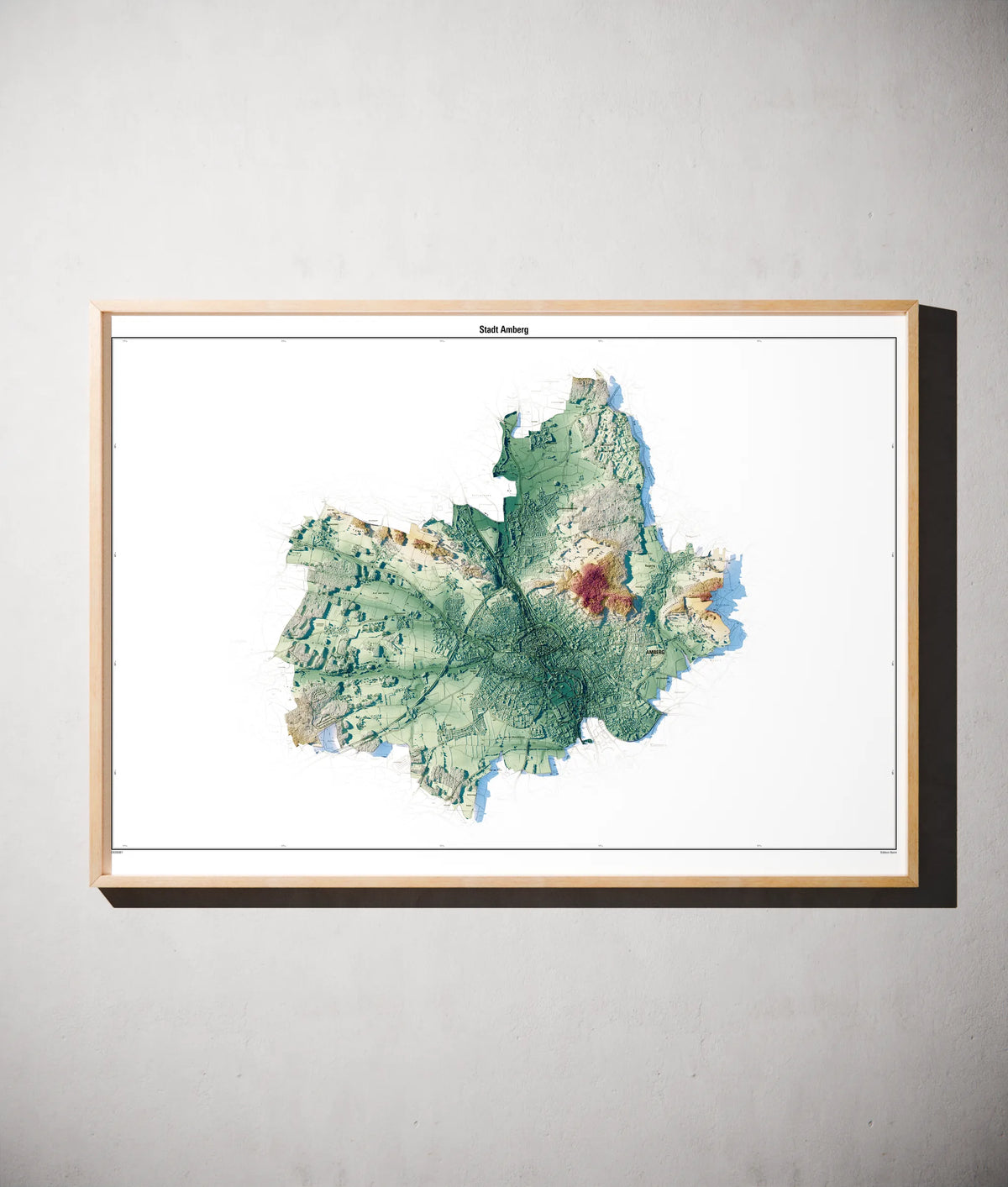 Stadt Amberg Poster als schattierte Reliefkarte, Farbvariante Petrol, gerahmt an einer Wand #c2
