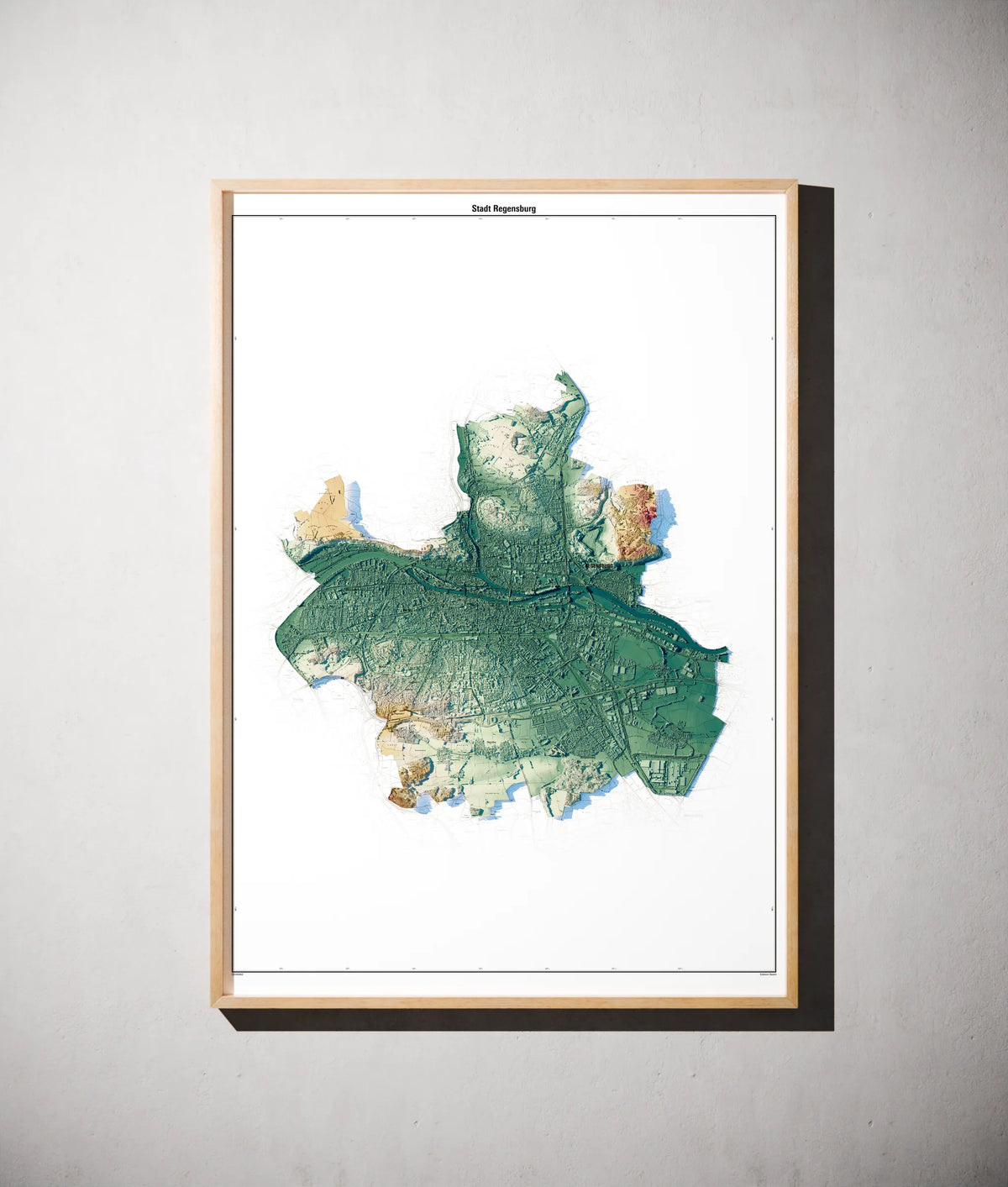 Stadt Regensburg Poster als schattierte Reliefkarte, Farbvariante Petrol, gerahmt an einer Wand #c2