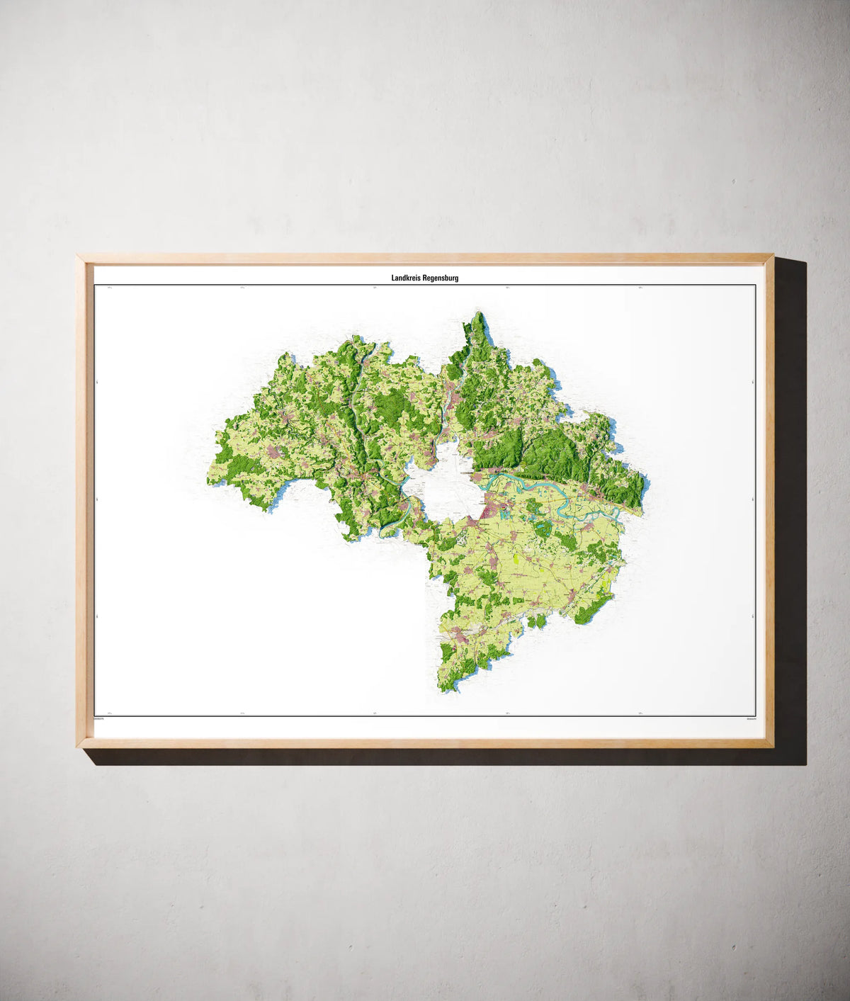 Landkreis Regensburg Poster als schattierte Reliefkarte, Farbvariante Topographisch, gerahmt an einer Wand #dtk