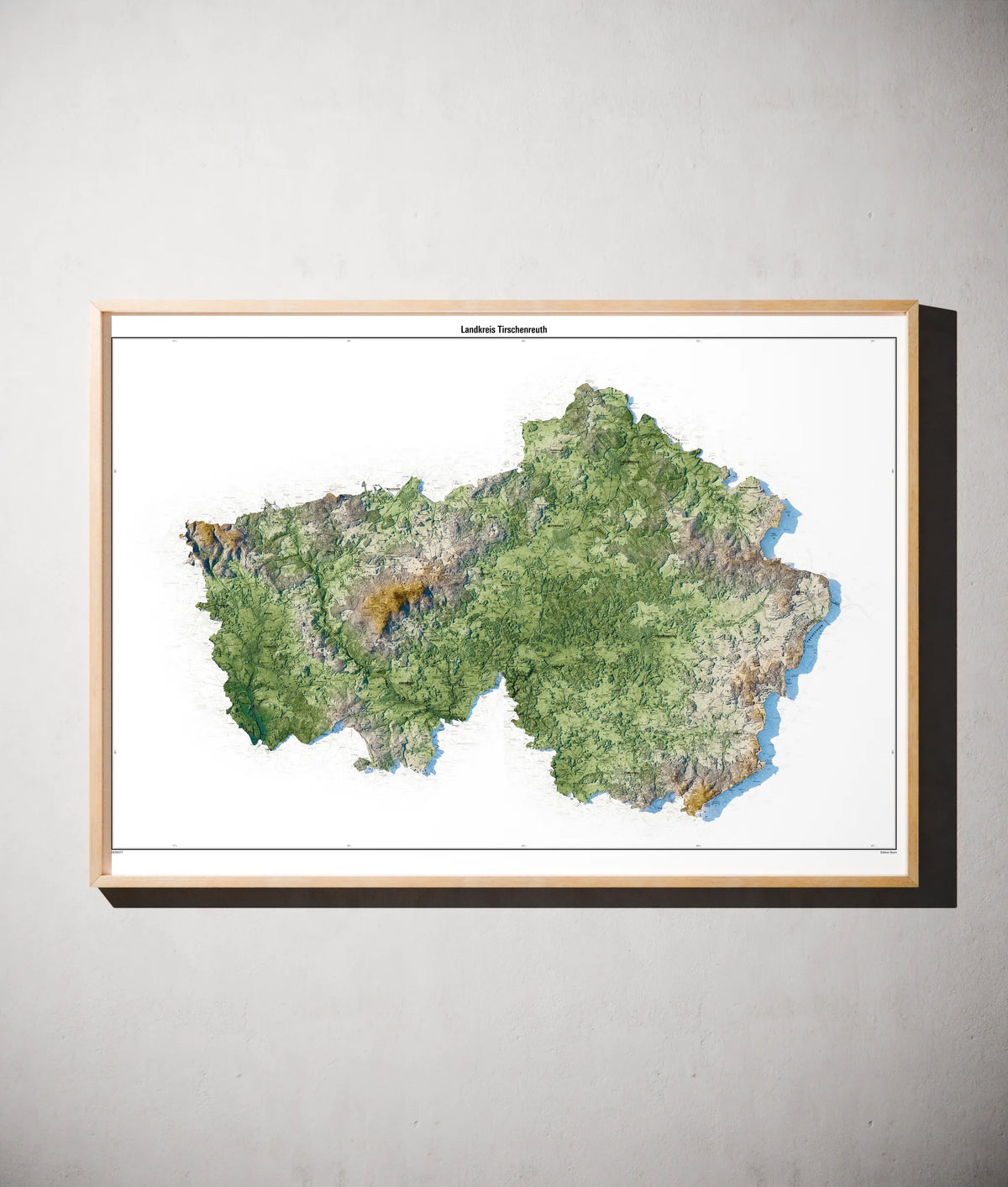 Landkreis Tirschenreuth Poster als schattierte Reliefkarte, Farbvariante Salbei, gerahmt an einer Wand #c1