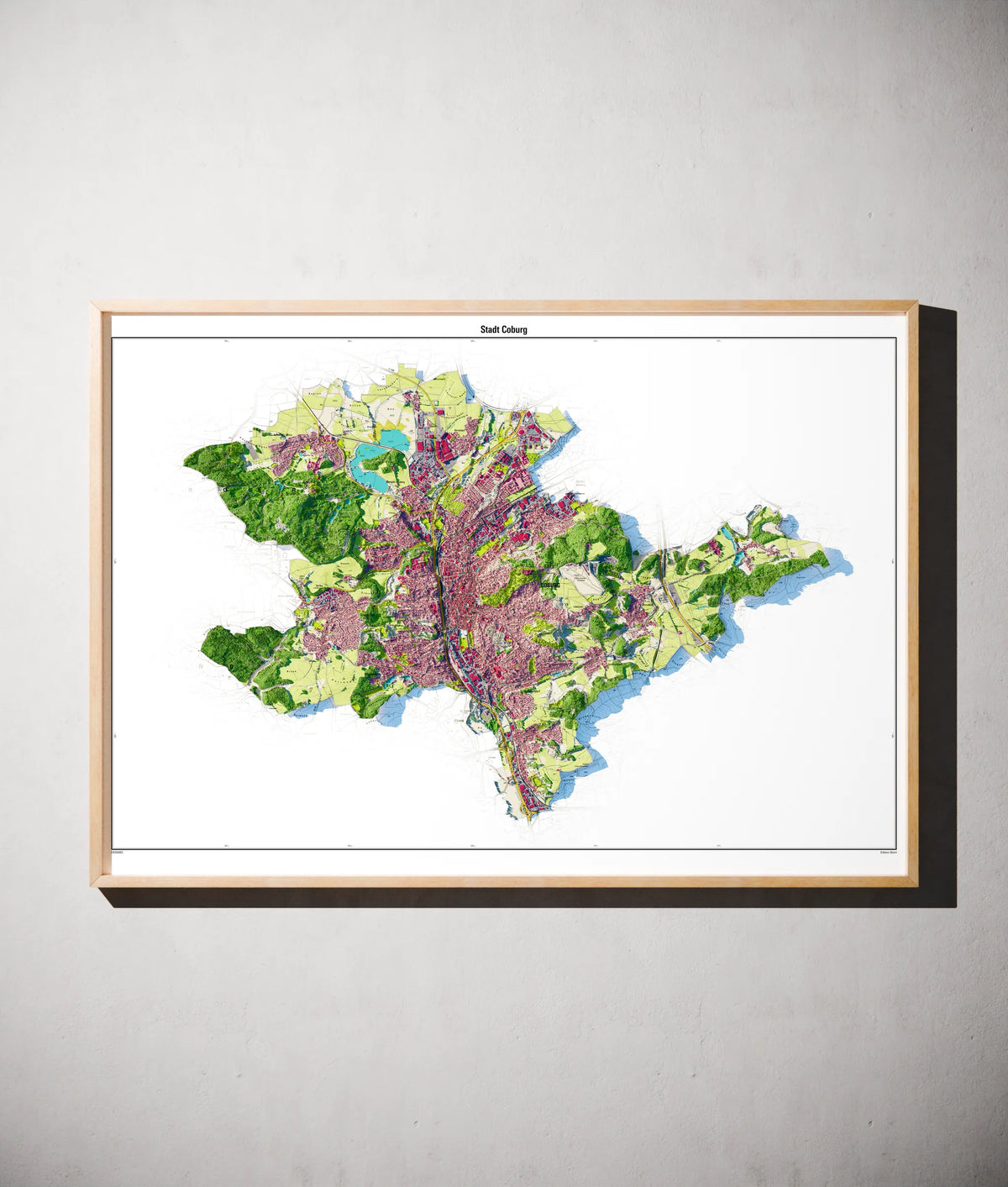 Stadt Coburg Poster als schattierte Reliefkarte, Farbvariante Topographisch, gerahmt an einer Wand #dtk