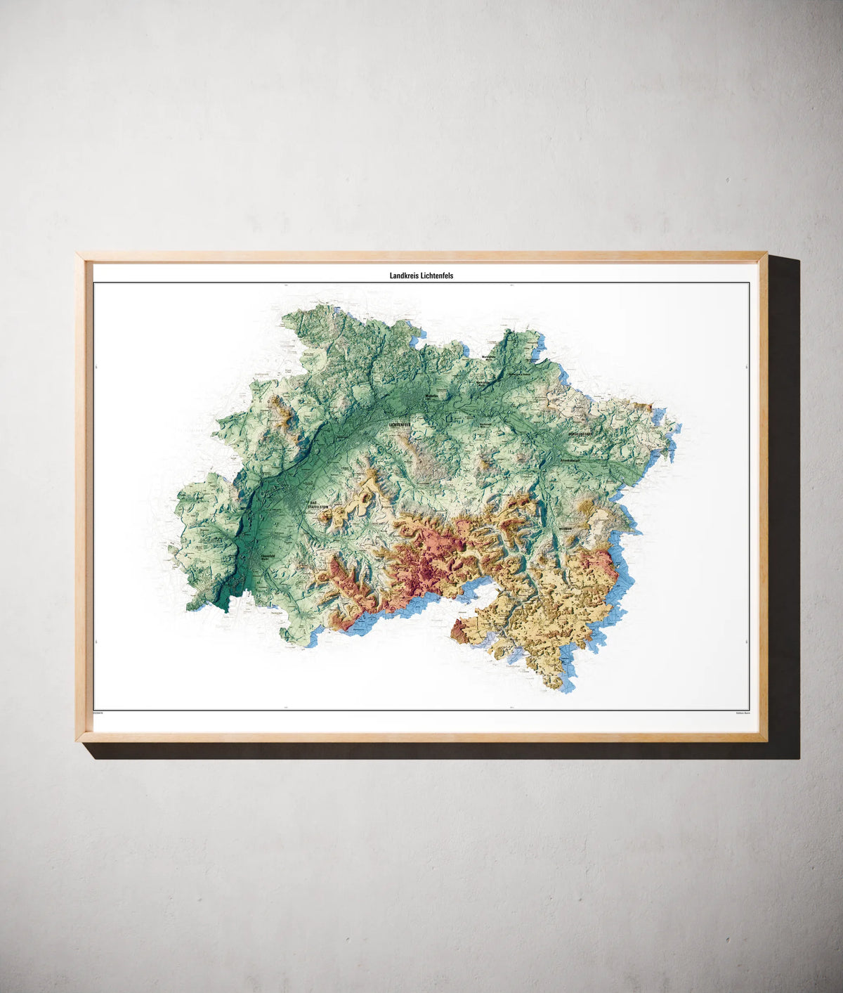 Landkreis Lichtenfels Poster als schattierte Reliefkarte, Farbvariante Petrol, gerahmt an einer Wand #c2