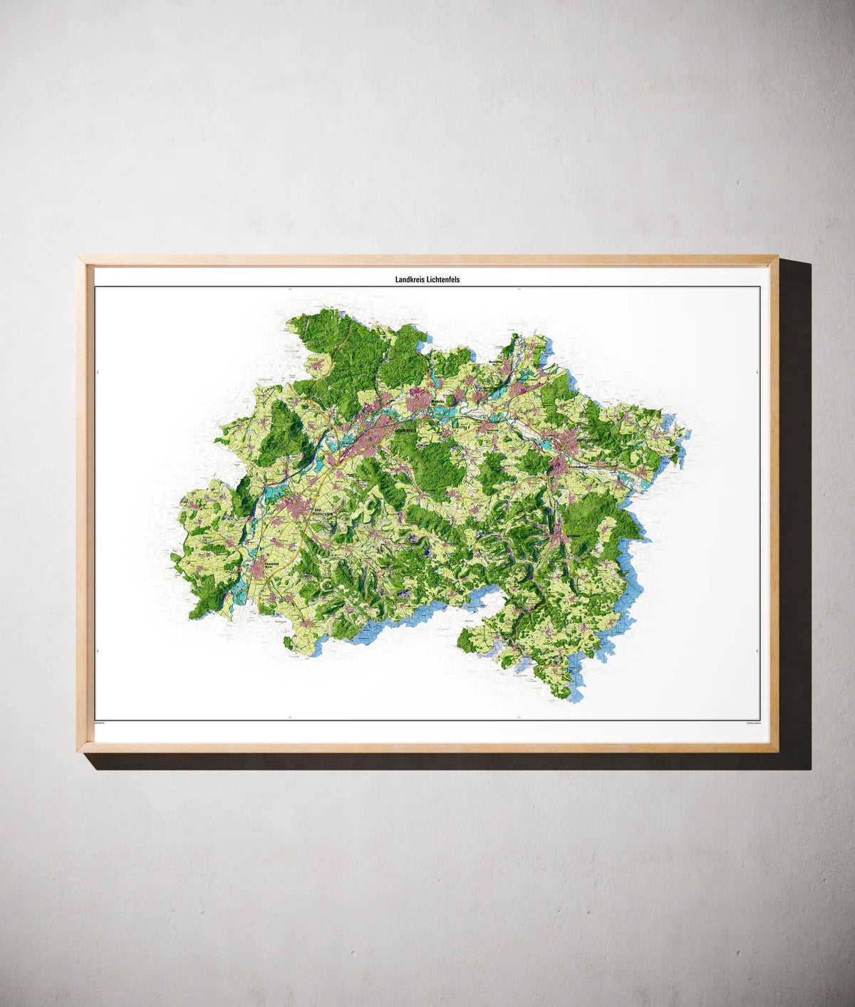 Landkreis Lichtenfels Poster als schattierte Reliefkarte, Farbvariante Topographisch, gerahmt an einer Wand #dtk