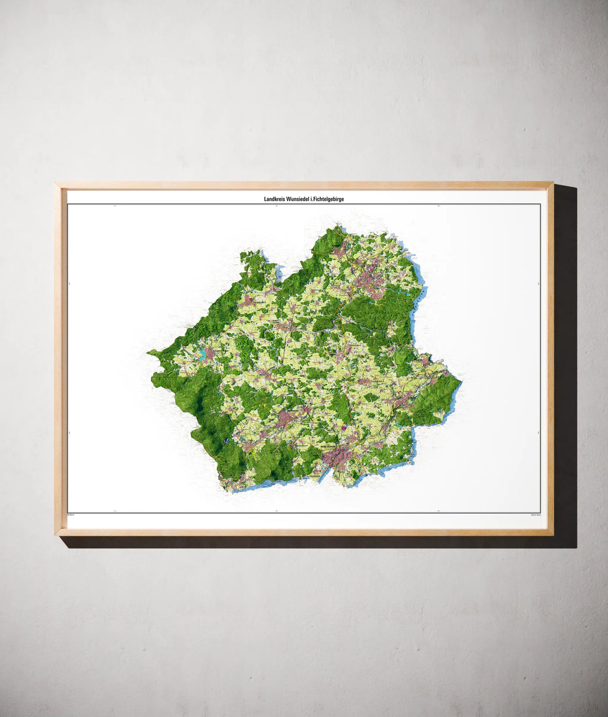 Landkreis Wunsiedel i.Fichtelgebirge Poster als schattierte Reliefkarte, Farbvariante Topographisch, gerahmt an einer Wand #dtk