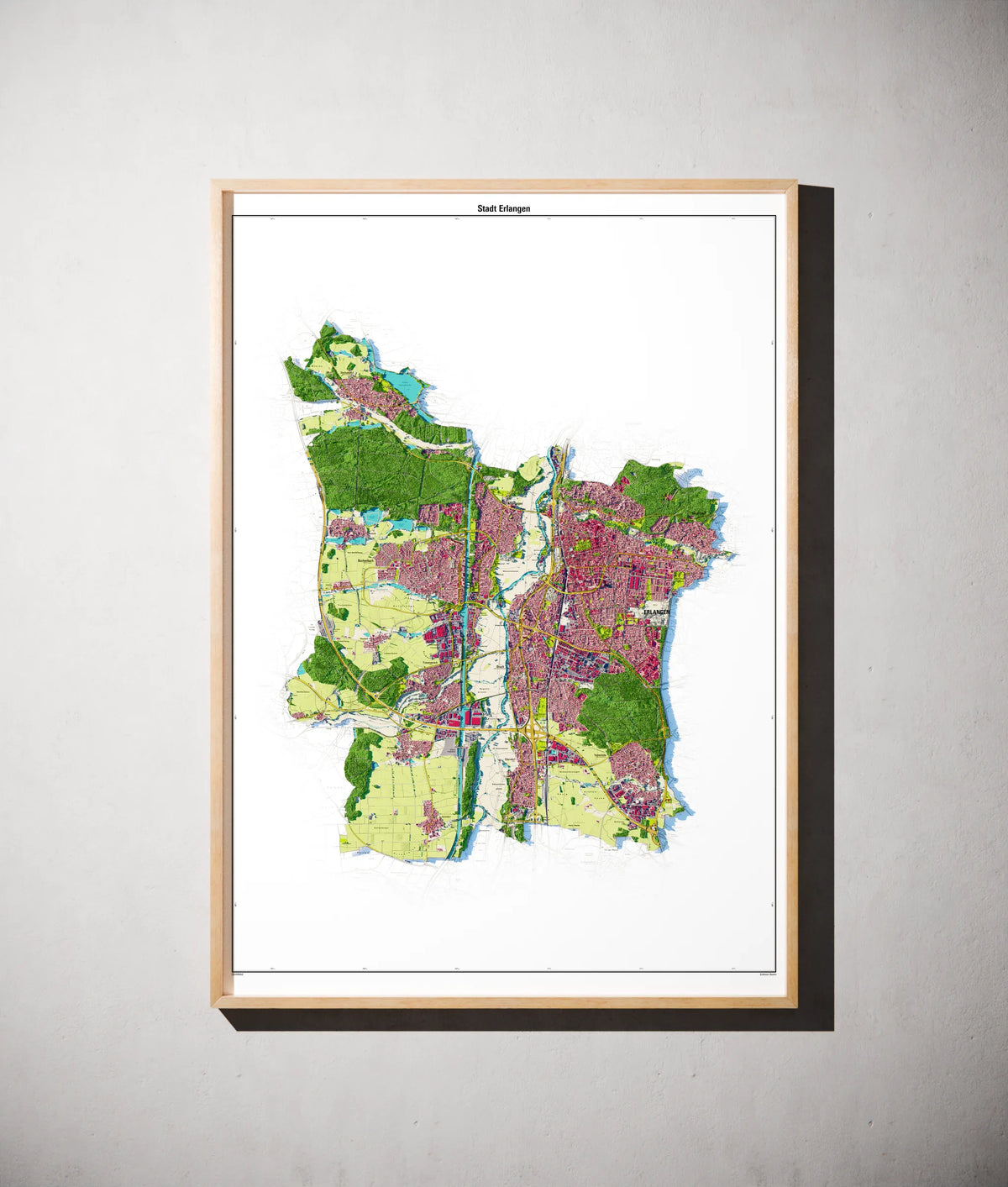 Stadt Erlangen Poster als schattierte Reliefkarte, Farbvariante Topographisch, gerahmt an einer Wand #dtk
