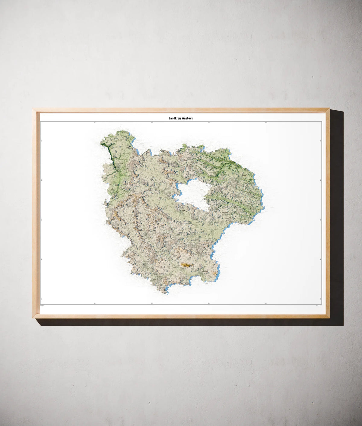 Landkreis Ansbach Poster als schattierte Reliefkarte, Farbvariante Salbei, gerahmt an einer Wand #c1