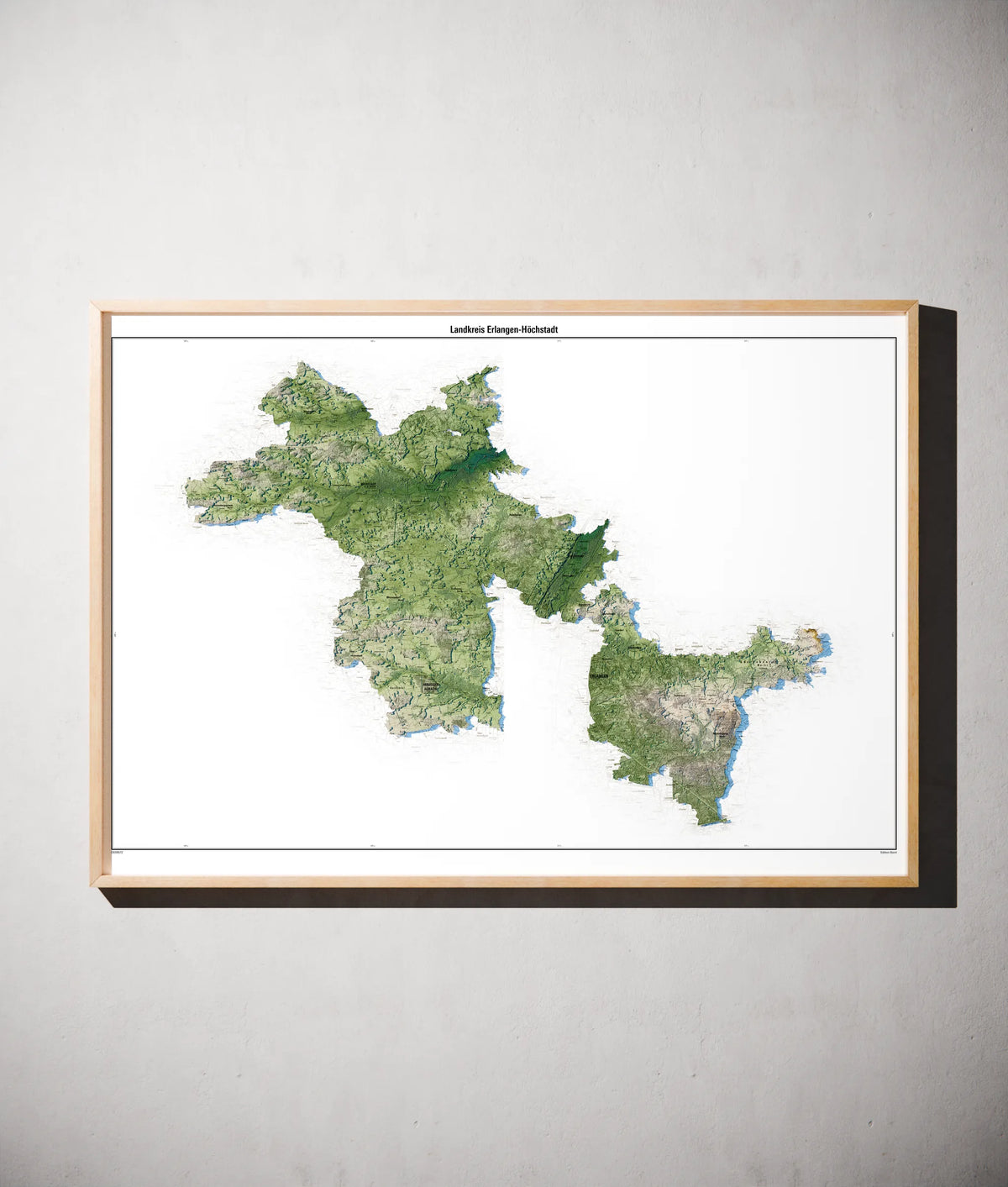 Landkreis Erlangen-Höchstadt Poster als schattierte Reliefkarte, Farbvariante Salbei, gerahmt an einer Wand #c1