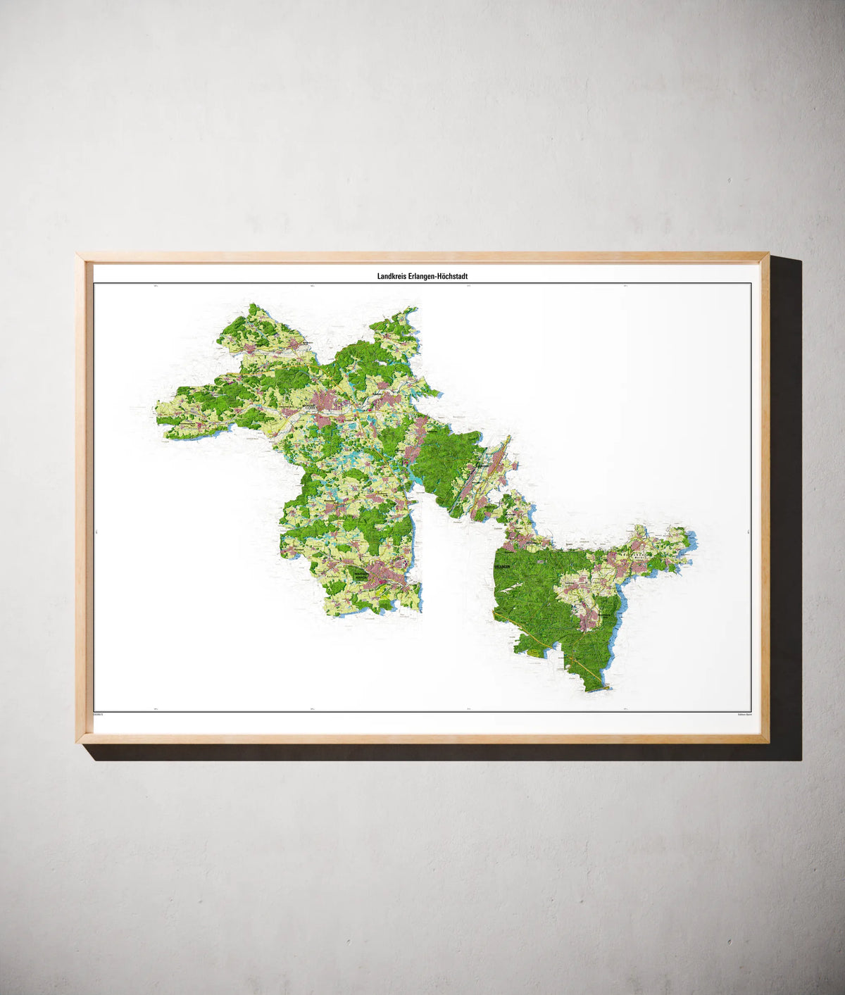 Landkreis Erlangen-Höchstadt Poster als schattierte Reliefkarte, Farbvariante Topographisch, gerahmt an einer Wand #dtk