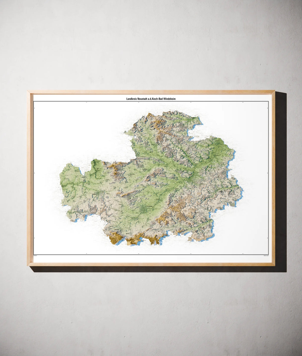 Landkreis Neustadt a.d.Aisch-Bad Windsheim Poster als schattierte Reliefkarte, Farbvariante Salbei, gerahmt an einer Wand #c1