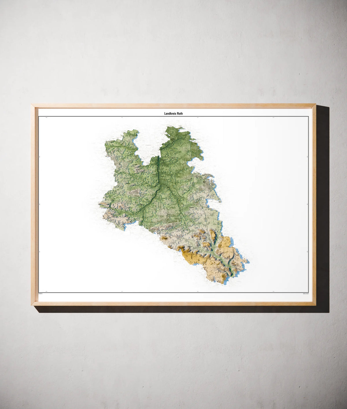 Landkreis Roth Poster als schattierte Reliefkarte, Farbvariante Salbei, gerahmt an einer Wand #c1