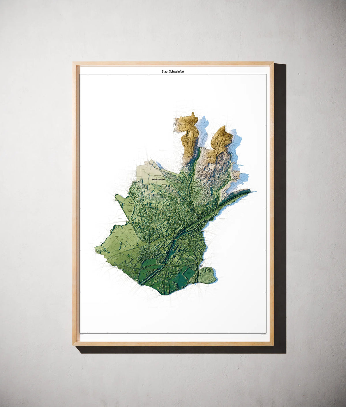 Stadt Schweinfurt Poster als schattierte Reliefkarte, Farbvariante Salbei, gerahmt an einer Wand #c1