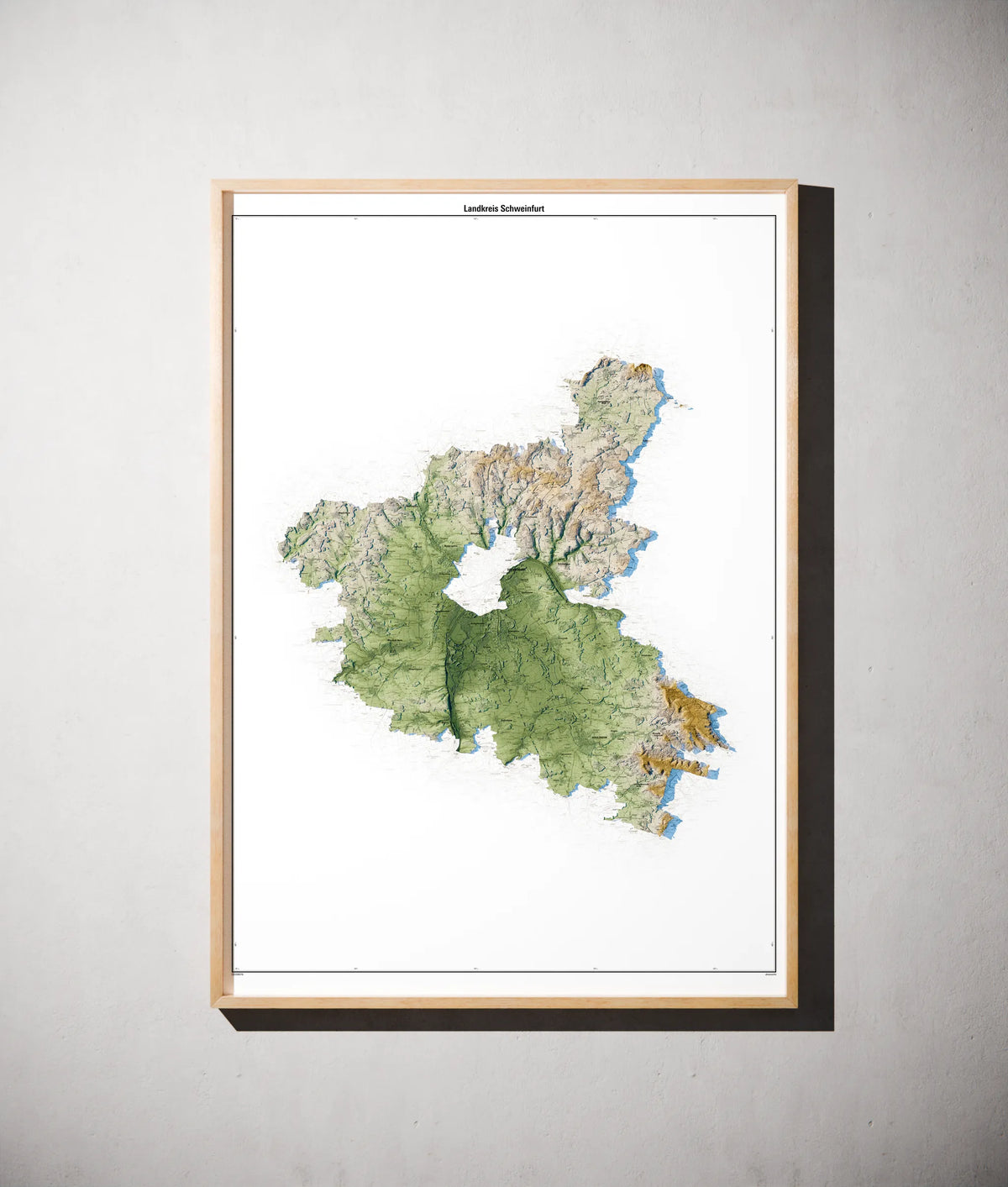 Landkreis Schweinfurt Poster als schattierte Reliefkarte, Farbvariante Salbei, gerahmt an einer Wand #c1