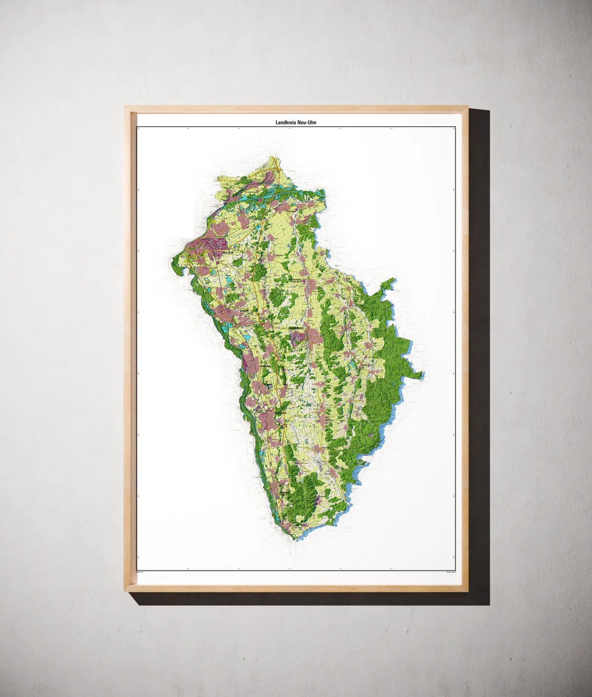 Landkreis Neu-Ulm Poster als schattierte Reliefkarte, Farbvariante Topographisch, gerahmt an einer Wand #dtk