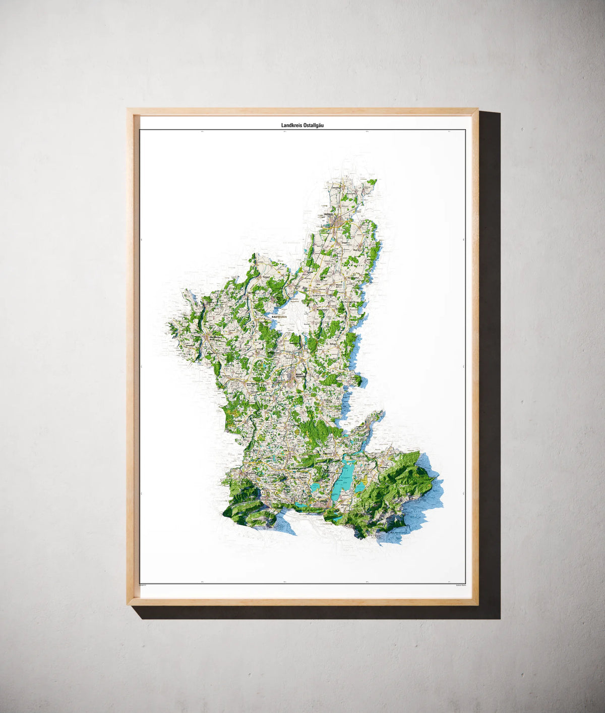 Landkreis Ostallgäu Poster als schattierte Reliefkarte, Farbvariante Topographisch, gerahmt an einer Wand #dtk