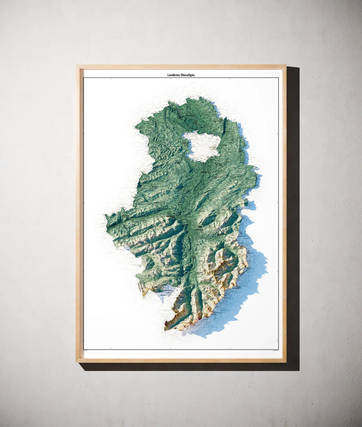 Landkreis Oberallgäu Poster als schattierte Reliefkarte, Farbvariante Petrol, gerahmt an einer Wand #c2
